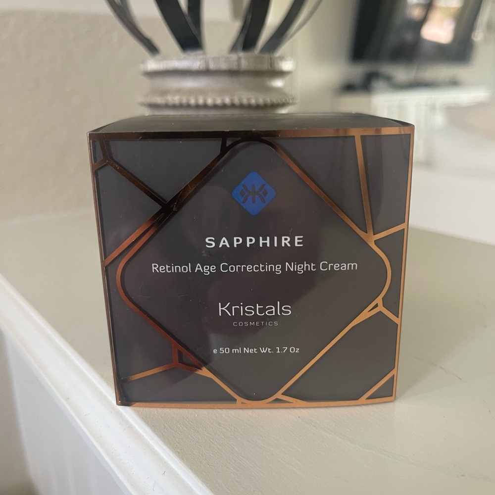 Sapphire Retinol Age Correcting Night Cream - Black and Gold